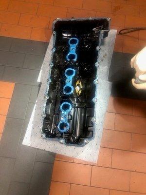 Valve cover gasket with broken valve cover