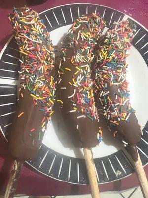 Frozen chocolate bananas