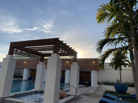 Hot tub and pool with views! :)