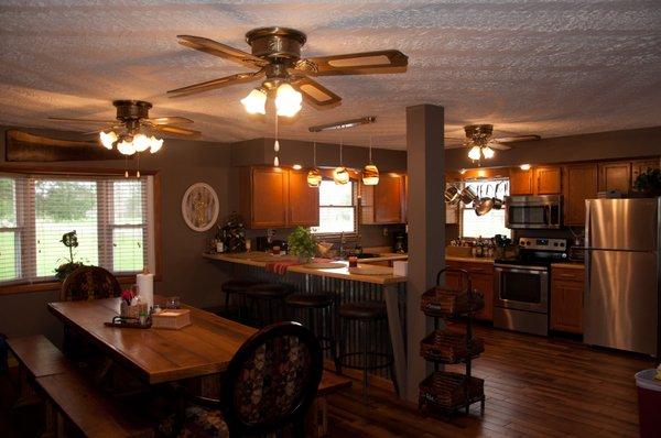 Located in the House is a large kitchen with dining area for 14 people. Kitchen hand towels are dish clothes are provided.