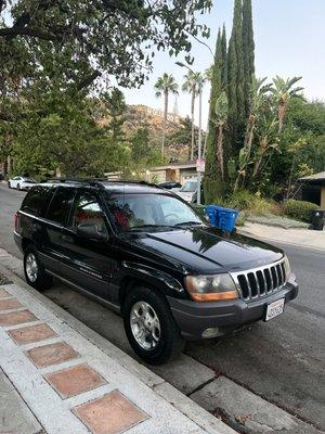 Costumers on Hollywood . They give me 5 excellent service