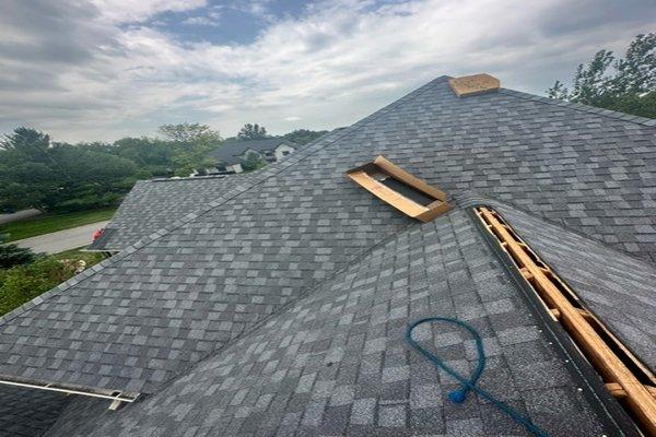 E & A Roofing