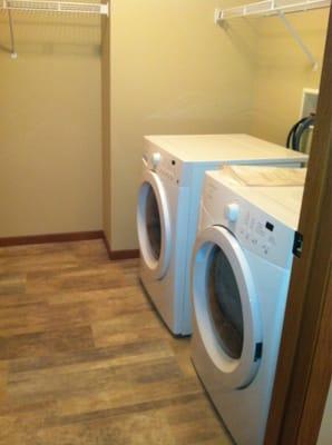 Comes with washer/dryer.