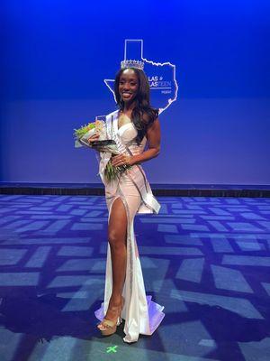 Dianne did such a wonderful job with my dress & every item I needed along the way!!