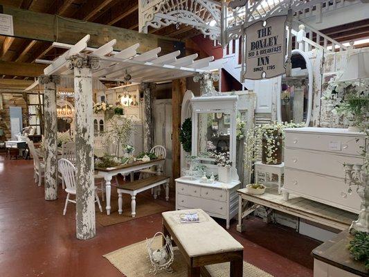 Apple Barrel Antiques & Gifts