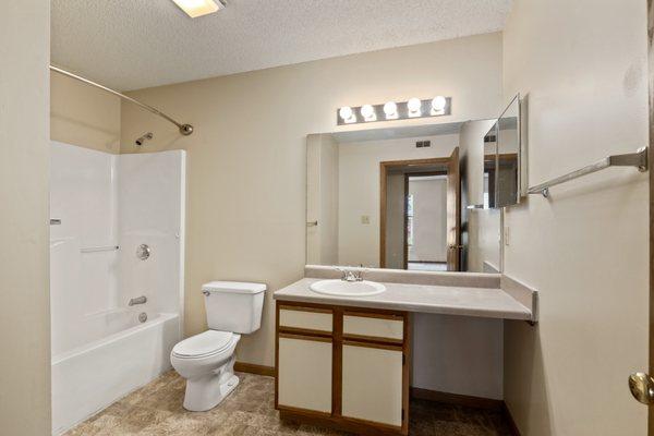 Shawnee Lake Apartments