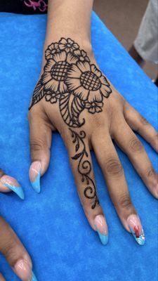 Sunflower hand Henna tattoos at Blondies at Broadway at the beach