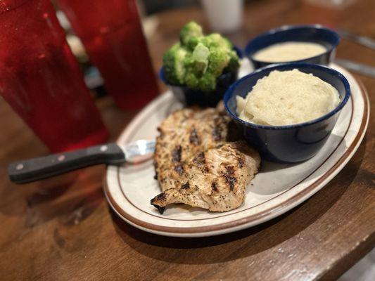 Prairie Chicken, Mashed Potatoes, White Gravy, Steamed Broccoli