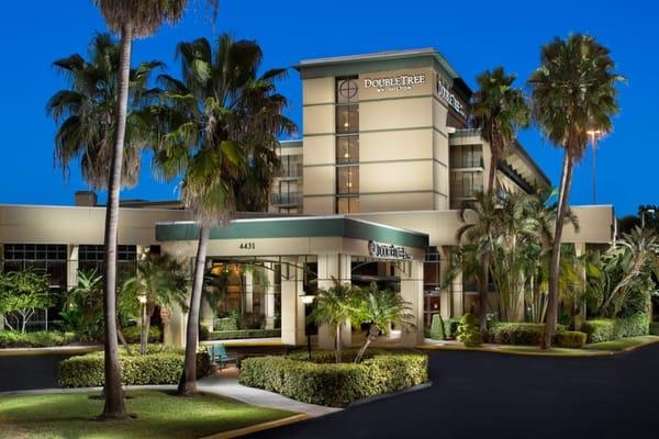 Exterior shot of Hotel in Palm Beach Gardens