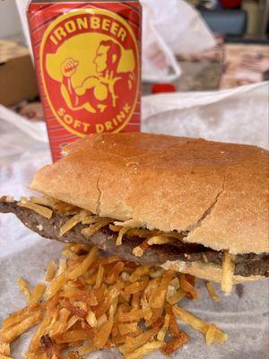 Pan Con Bistec solo con papitas. Delicioso.