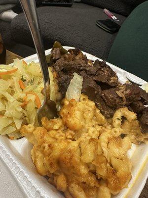medium plate with pepper steak / cabbage / mac