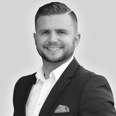 Vitalii Velyk - Luminary Realty
