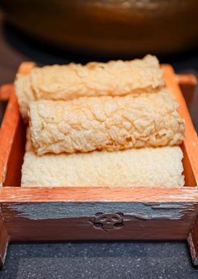 Stir fried bean curd rolls (@joeynht)