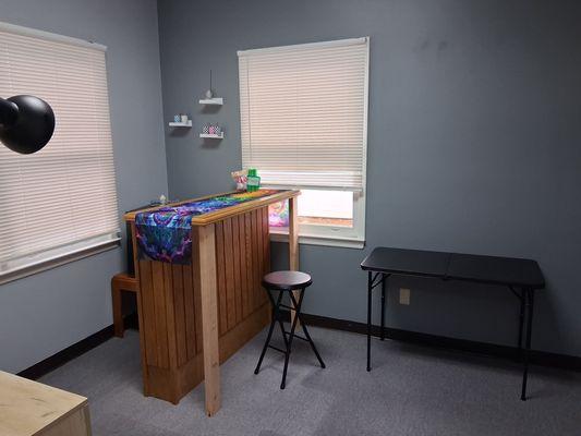 Here at the studio we offer arts and crafts along with snacks and beverages, we also alot more. We have music,hot food and games.