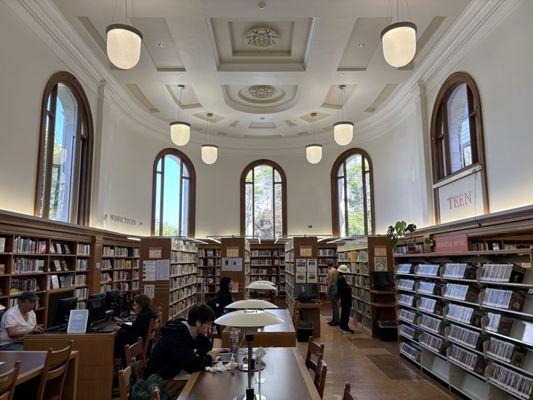 Golden Gate Valley Branch Library
