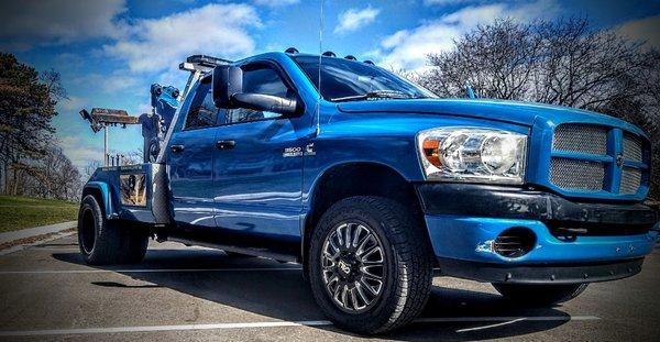 Fuerza Taìna Bro's Towing & Recovery