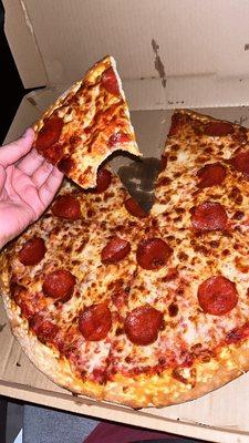 Large pepperoni pizza well done