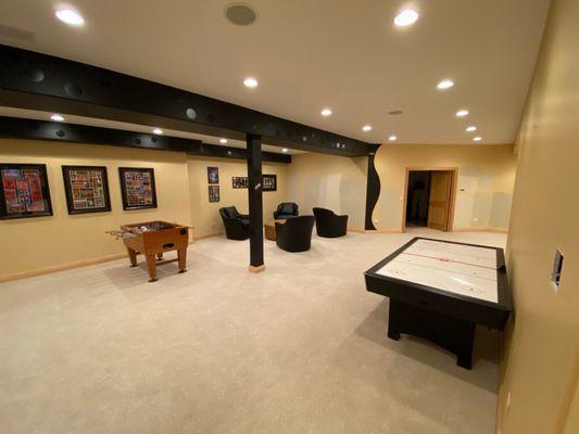 Custom Colors Painting & Wallpapering