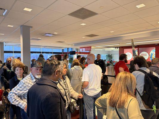 2 hour and 17 min wait. Not worth it.