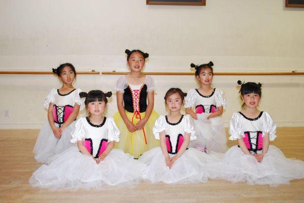 Children's Chinese Dance Performance!