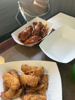 Wings and onion chips