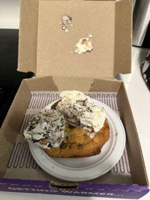 Peanut butter cookie and ice cream