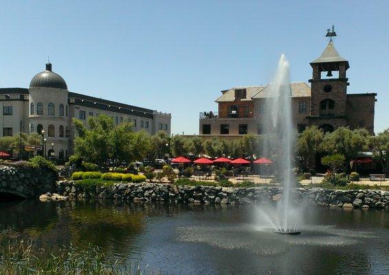 O1 at Town Center (exterior)