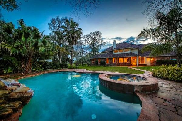 Need space to breathe? Hate having neighbors 5 feet away? This home in Bridlewood Estates was just listed...