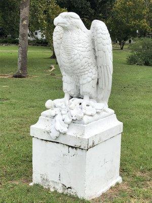 Random eagle statue
