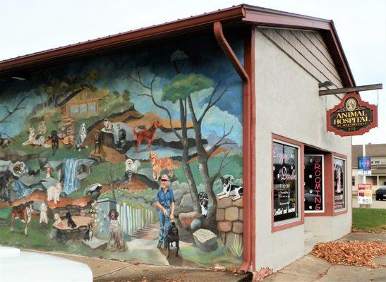 Pet Hospital mural by local artist Kathryn Maxwell (2012)