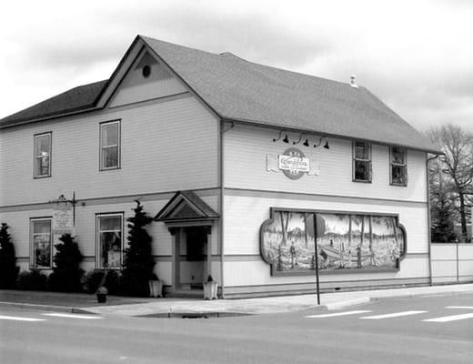 Grandiflora Home & Garden