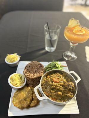 Oxtail legumes/rice and beans/plantains