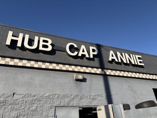 Hub Cap Annie