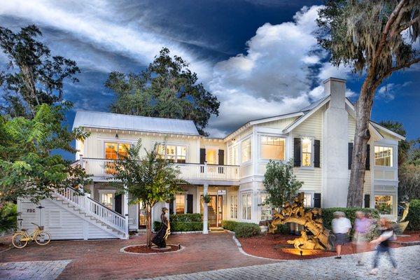 The Red Piano Art Gallery