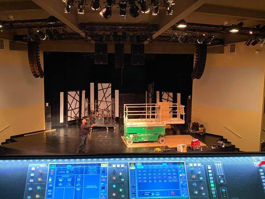 L'Acoustics deployment. 32 Kiva-II, 4 SB18i, 3 KS28, 5 5XT all run off of 3 LA12x and processed by a P1. New trussing, sub bunker and stag