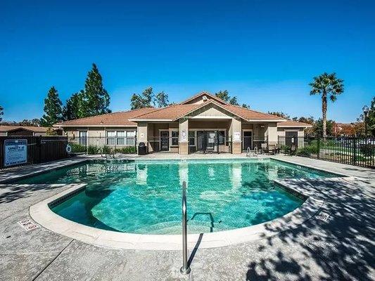 Alhambra At Mace Ranch Apartments