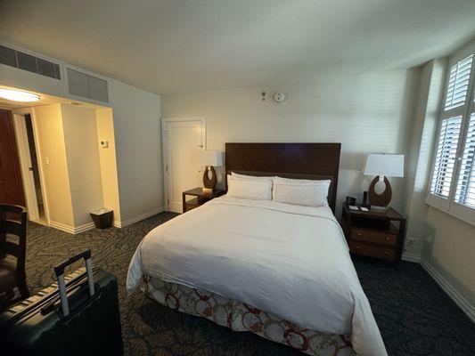 King bed in studio room