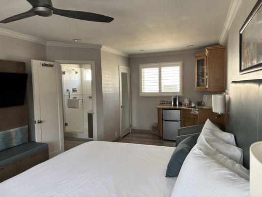 Layout of king bedroom w/kitchenette