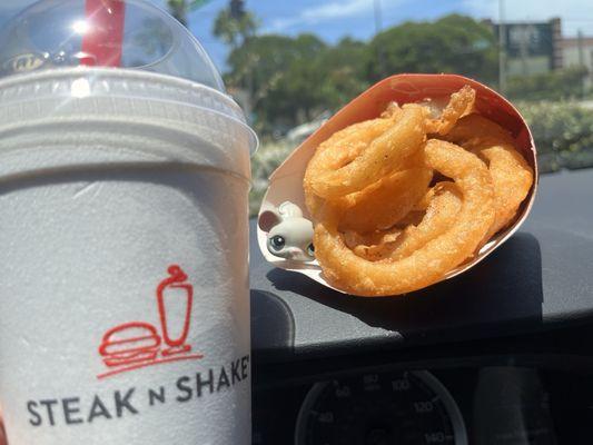 Onion Rings and Vanilla Shake Slurp. Soooo Mmmmmm