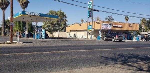 Traver Market Valero