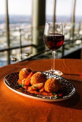 The Sun Dial Restaurant, Bar & View