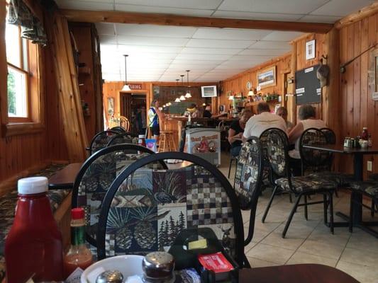 8 tables and 4 counter seats