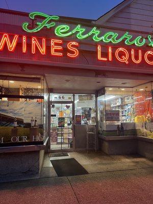 Ferraros Wines/Liquors Babylon Village