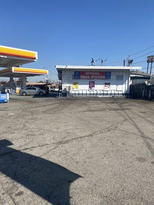 Smog Station banner visible from Santa Fe Ave.