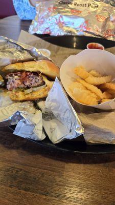 Delicious hamburger and crinkle fries. Can't go wrong stopping at Arby's. Friendly staff at this location.