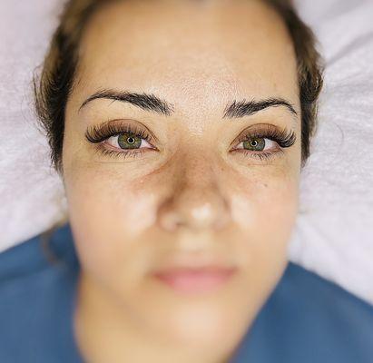 Hybrid brown eyelash extensions