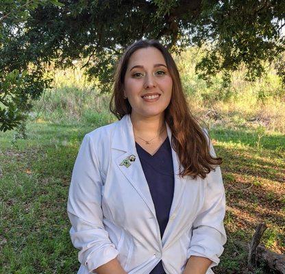 Dr Shazia Diez speaks, English, Spanish and Portuguese.