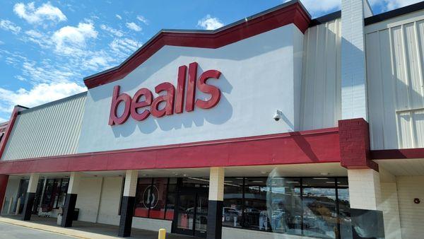 Bealls is in between Harbor Freight Tools and Rent A Center.