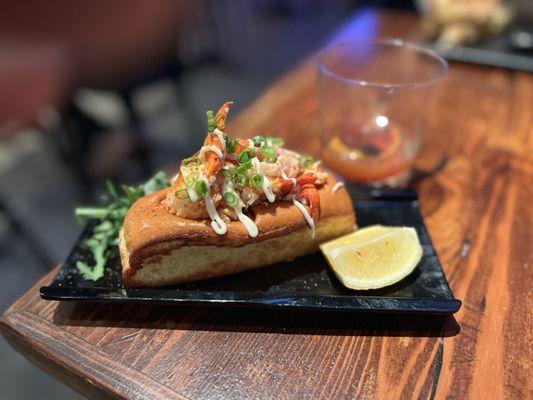 Connecticut lobster roll
