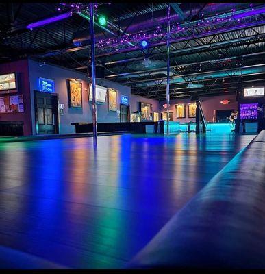 Beautiful, clean, and safe, especially for women. Dancers are all extremely friendly.